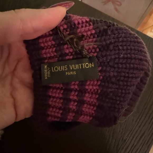 Louis Vuitton wool knjt columbia beret worn once! Perfect condition - Picture 3 of 6